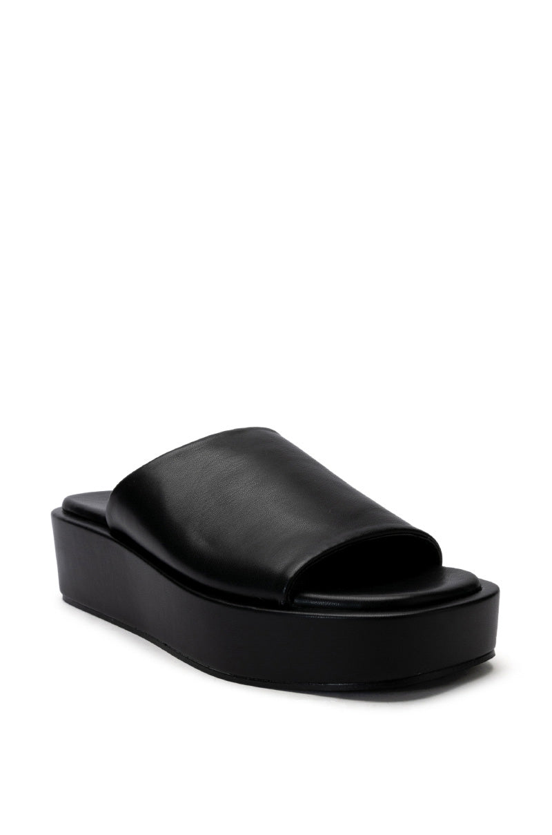 AZALEA WANG DIONORA FLATFORM SANDAL IN BLACK