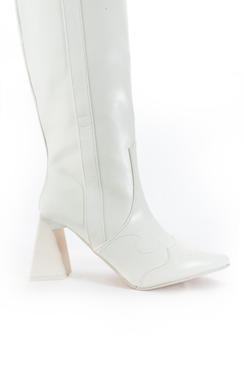 POSTED WHITE KNEE HIGH BOOT