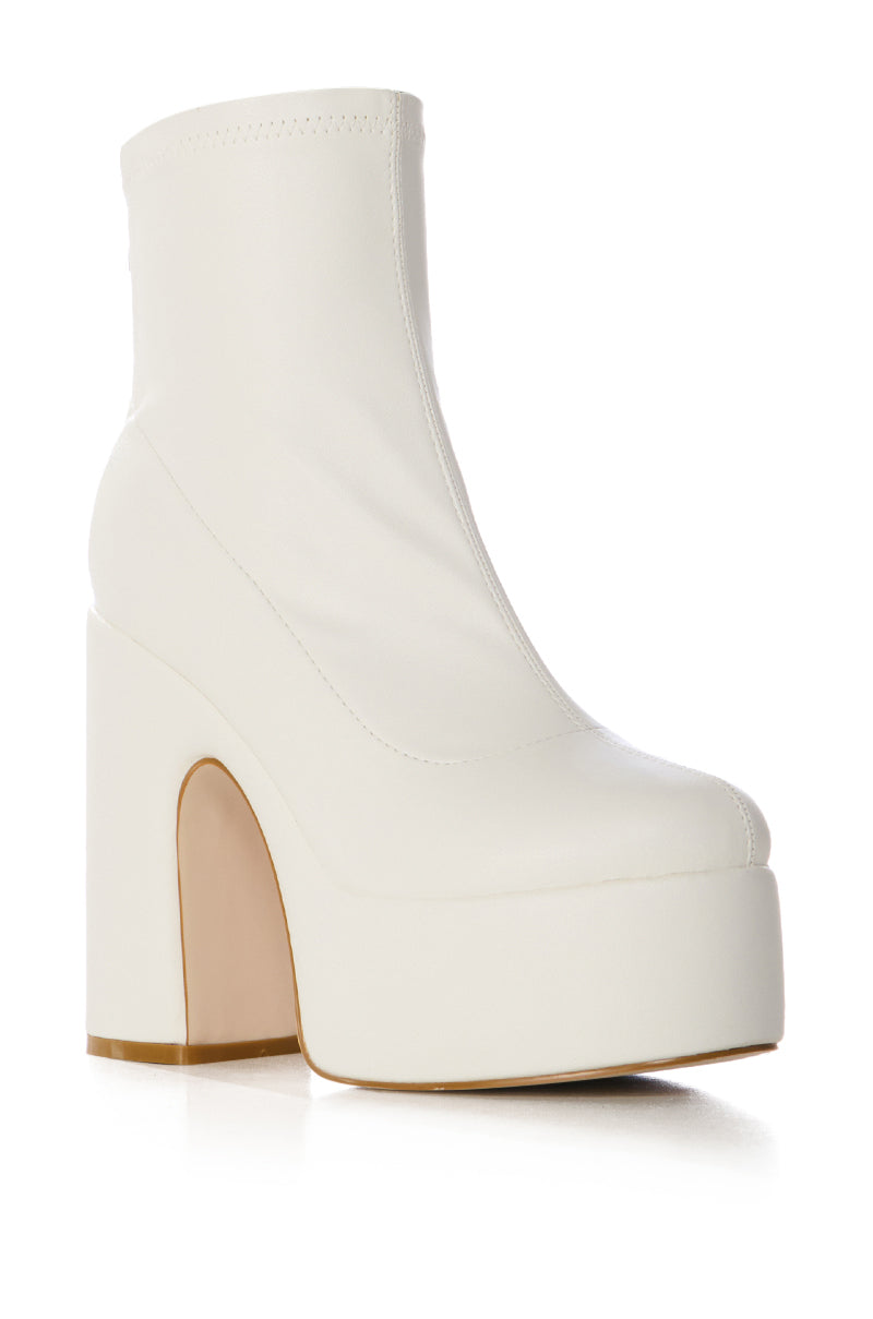 AZALEA WANG ROCKWELL WHITE CHUNKY BOOTIE