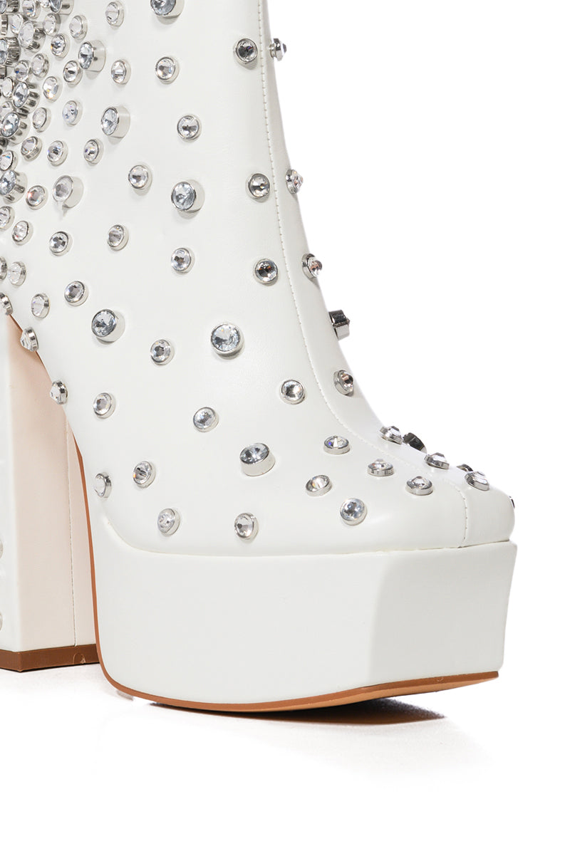 AZALEA WANG MYKA EMBELLISHED BOOTIE IN WHITE