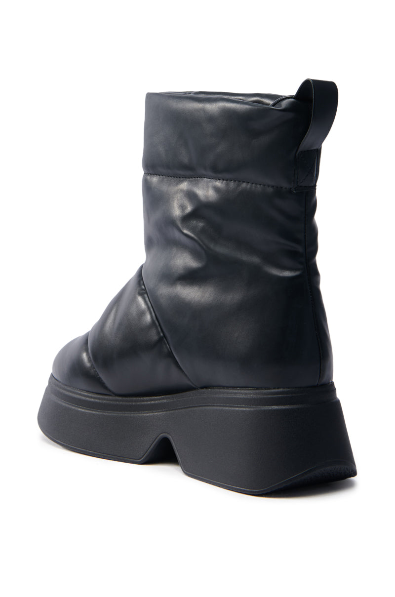 SNOWMOBILE BLACK FLAT BOOTIE