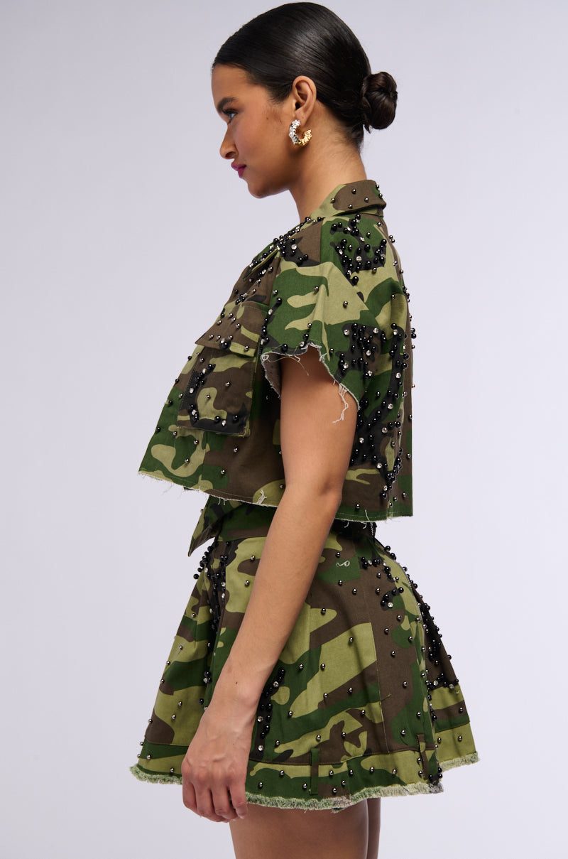 STANDING OVATION CROPPED CAMO SHIRT