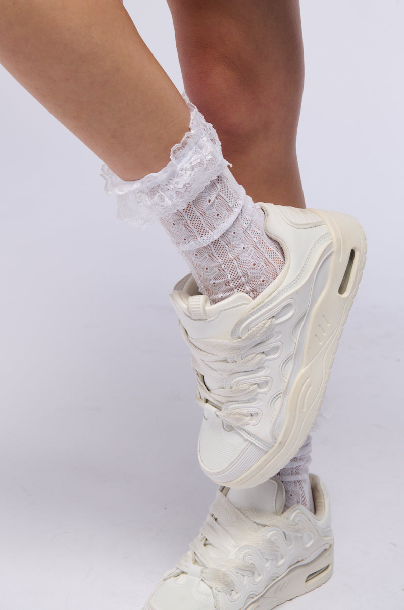 RUFFLE ME UP SOCKS IN WHITE