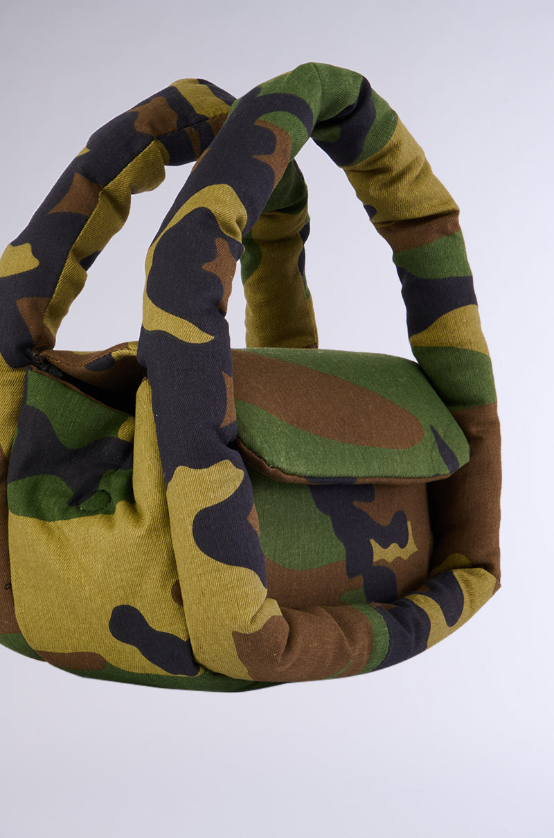 CAMO PUFFER BAG