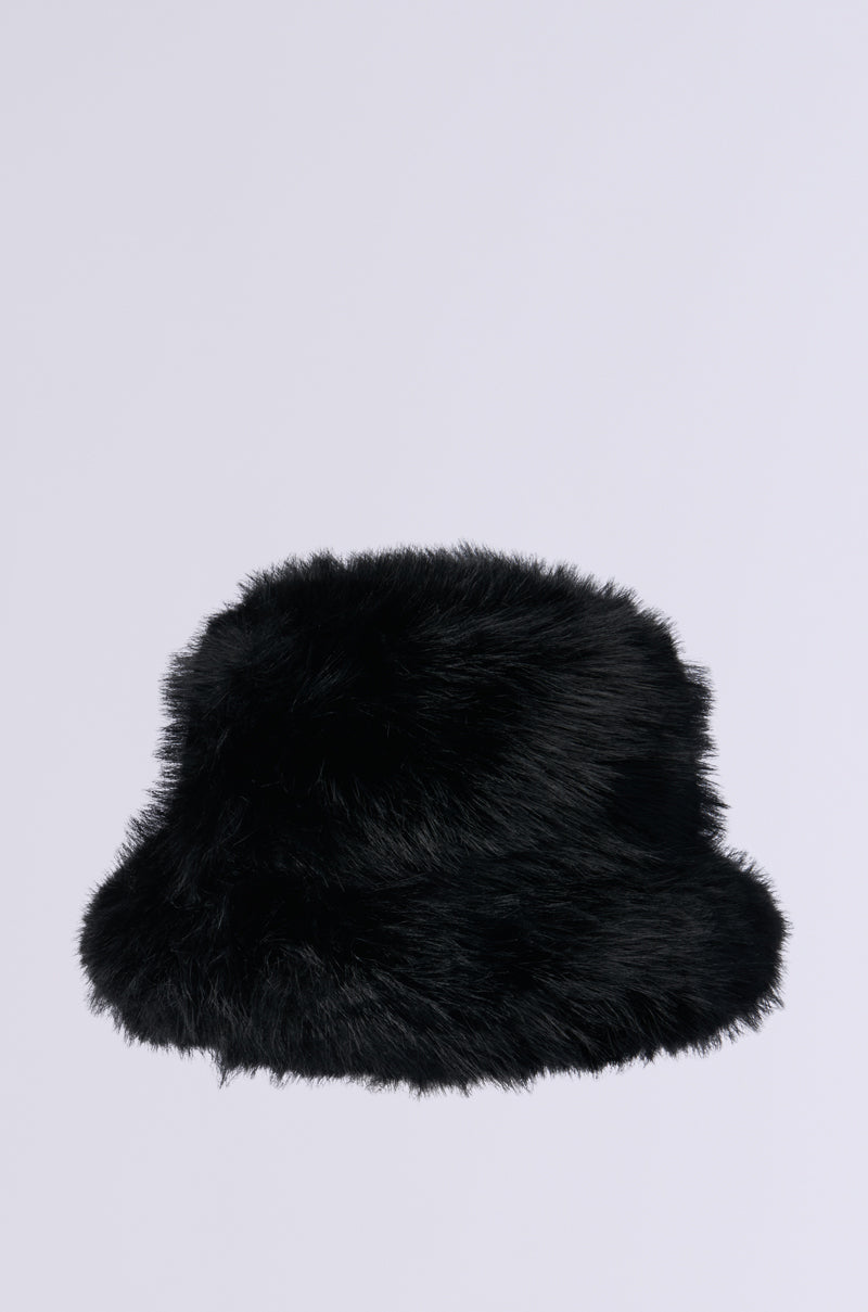 APRES SKI FAUX FUR BUCKET HAT IN BLACK