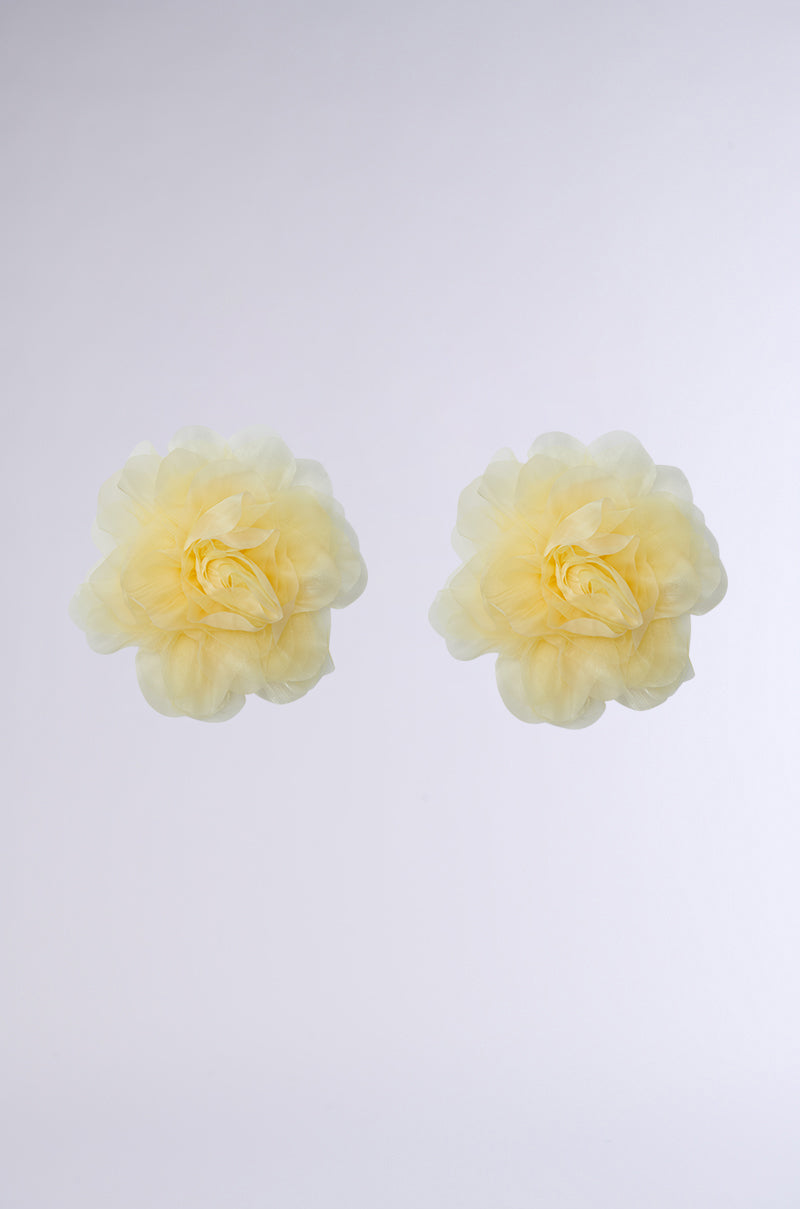 SO BABY OVERSIZED FLOWER STUD EARRINGS