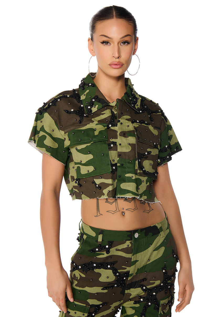 STANDING OVATION CROPPED CAMO SHIRT