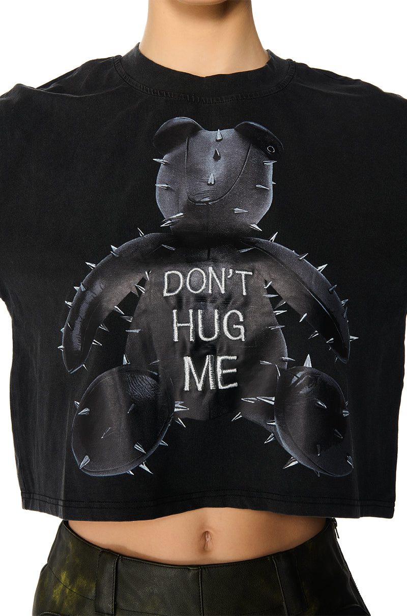 NO HUGS OVERSIZED GRAPHIC T SHIRT