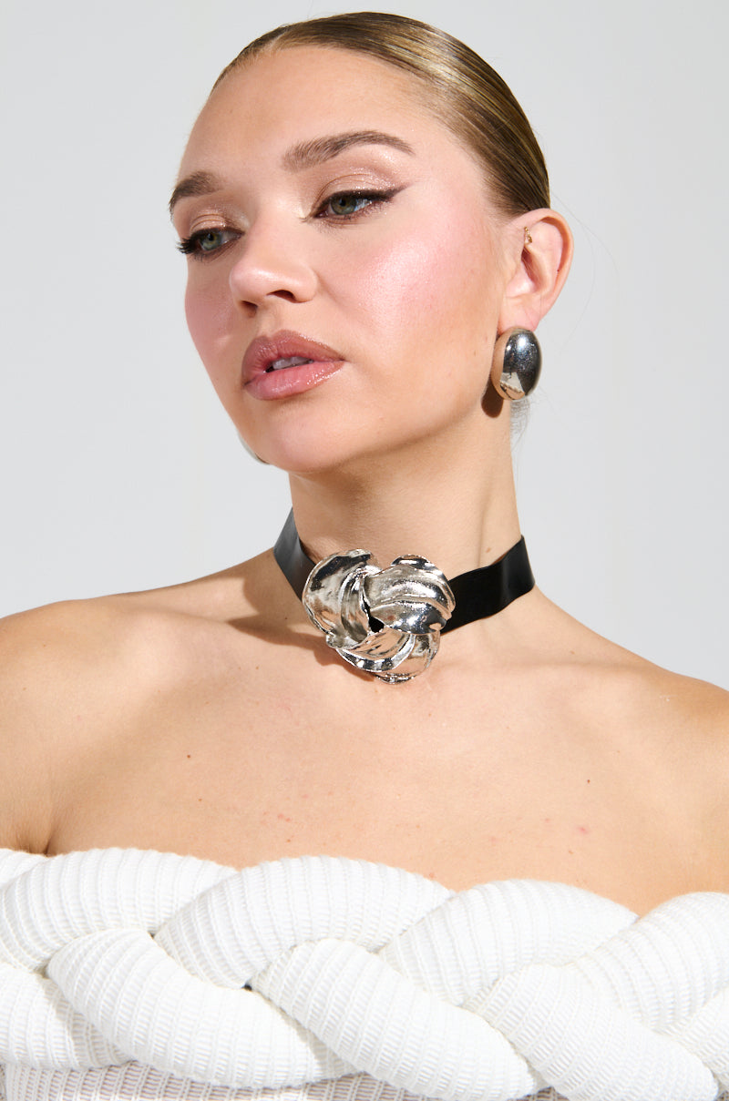 COUTURE FLOWER CHOKER NECKLACE