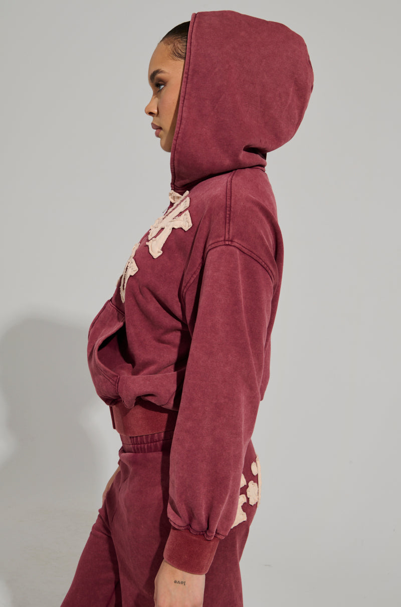 GRAPHIC LANGUAGE MINERAL WASH ZIP UP SWEATSHIRT IN BURGUNDY