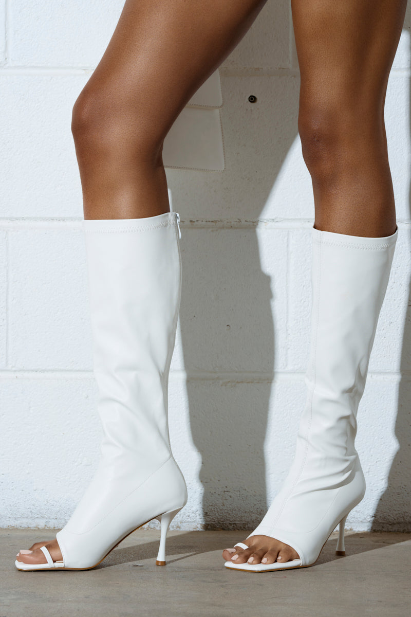 AZALEA WANG THYME WHITE BOOT