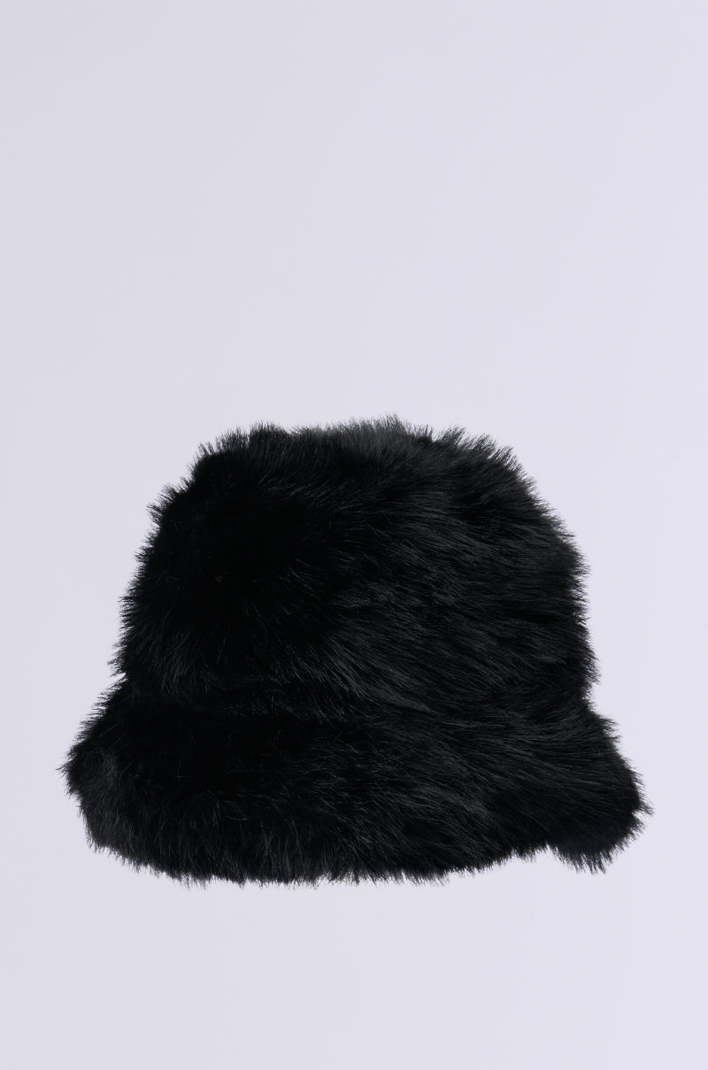 APRES SKI FAUX FUR BUCKET HAT IN BLACK