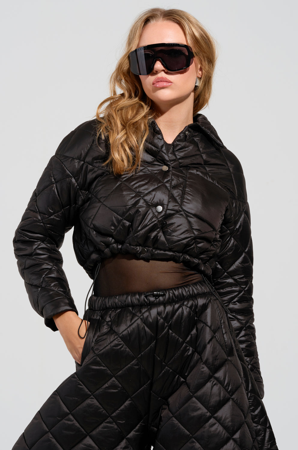 VIVI CROPPED PUFFER BOMBER IN BLACK