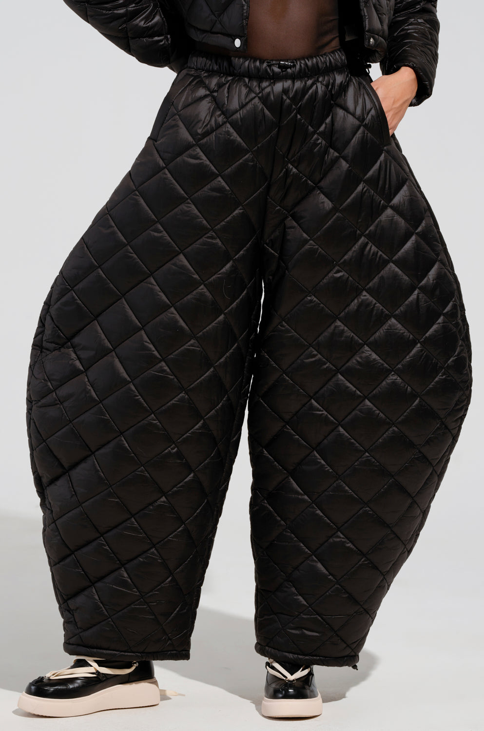 VIVI OVERSIZED PUFFER PANTS IN BLACK