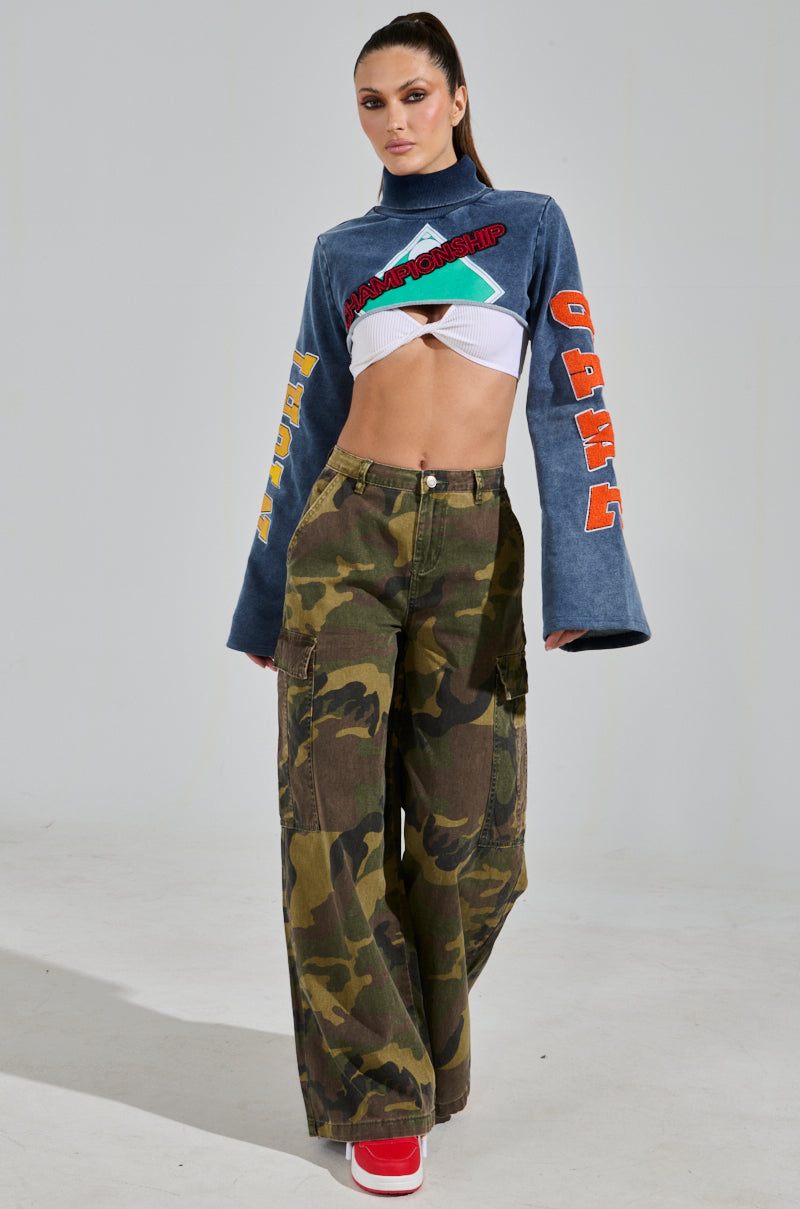 TRUE CHAMPION GRAPHIC CROPPED SWEATSHIRT