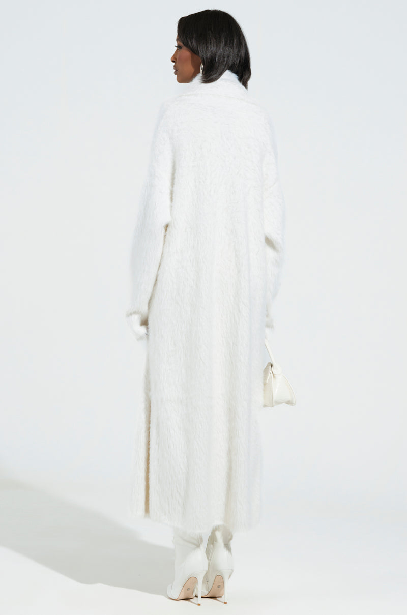 KYLIE FUZZY CARDIGAN IN WHITE