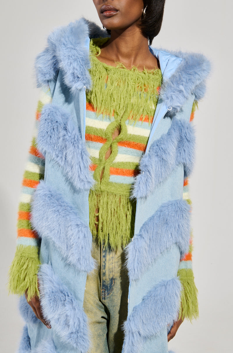 JEMI MIX MATERIAL FAUX FUR VEST IN DENIM