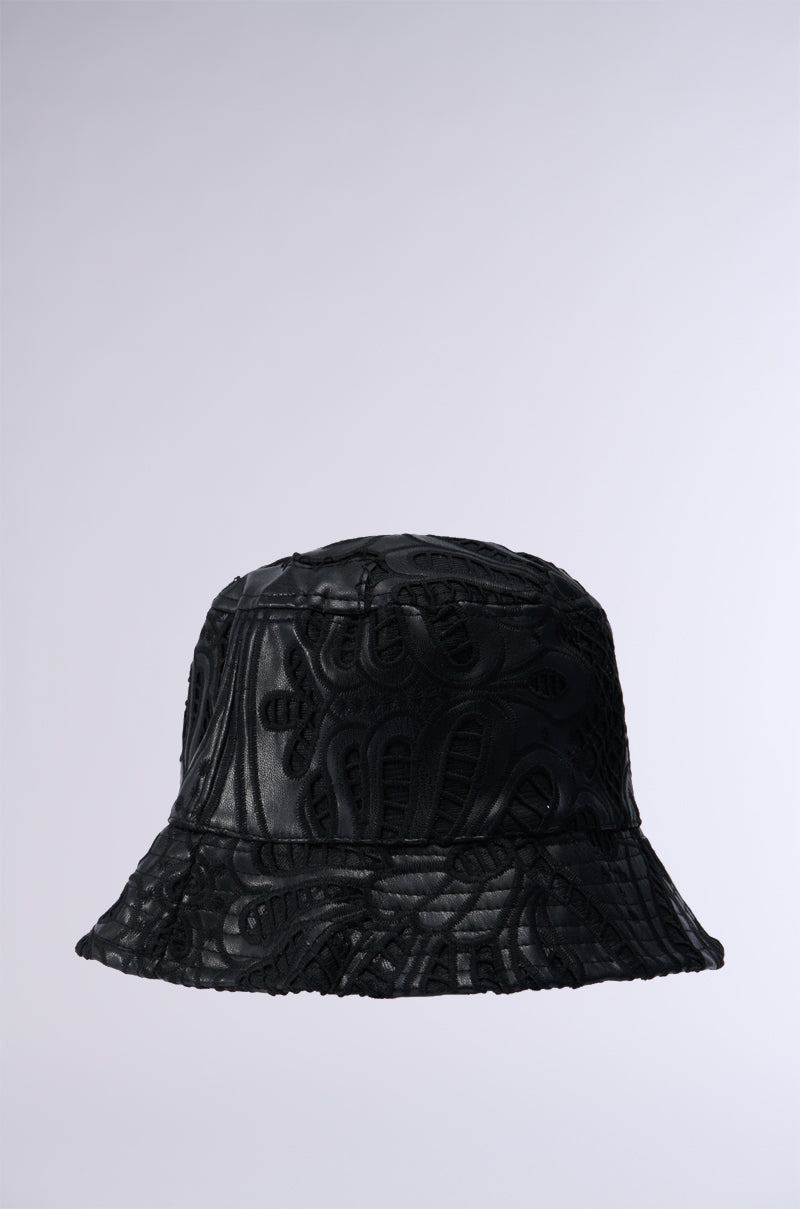 RUNWAY BUCKET HAT