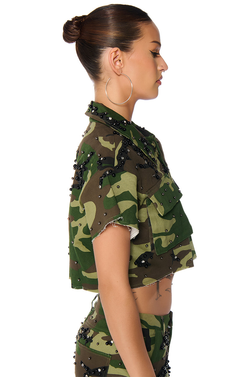 STANDING OVATION CROPPED CAMO SHIRT