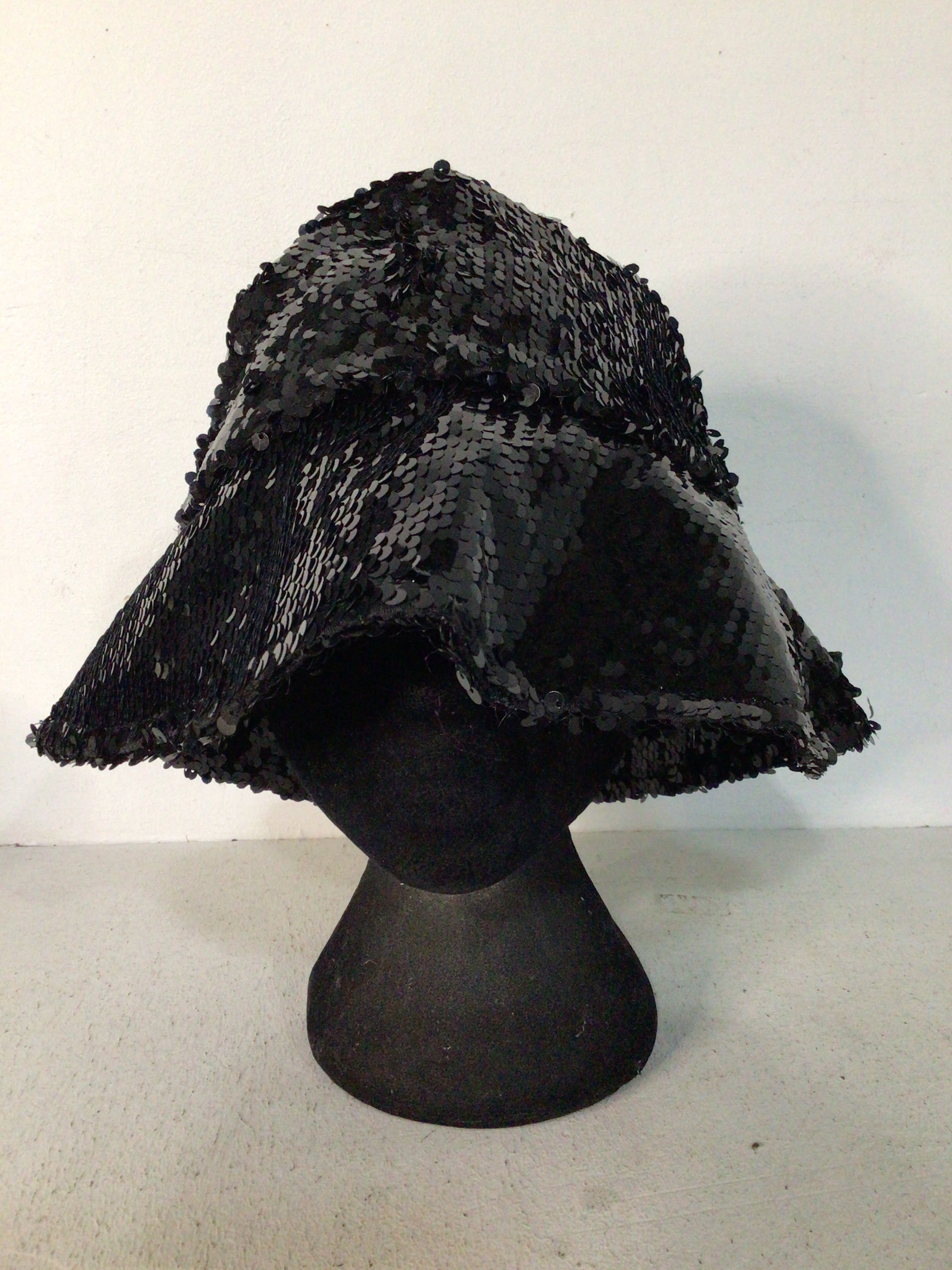 TIME TO SHINE SEQUIN BUCKET HAT IN BLACK