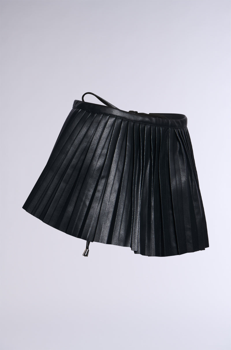 FANNED OUT PU BELT SKIRT