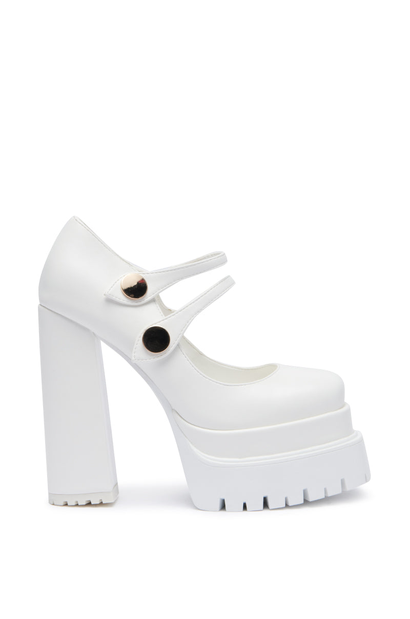 AZALEA WANG VIOLINA WHITE CHUNKY PLAFTFORM PUMP