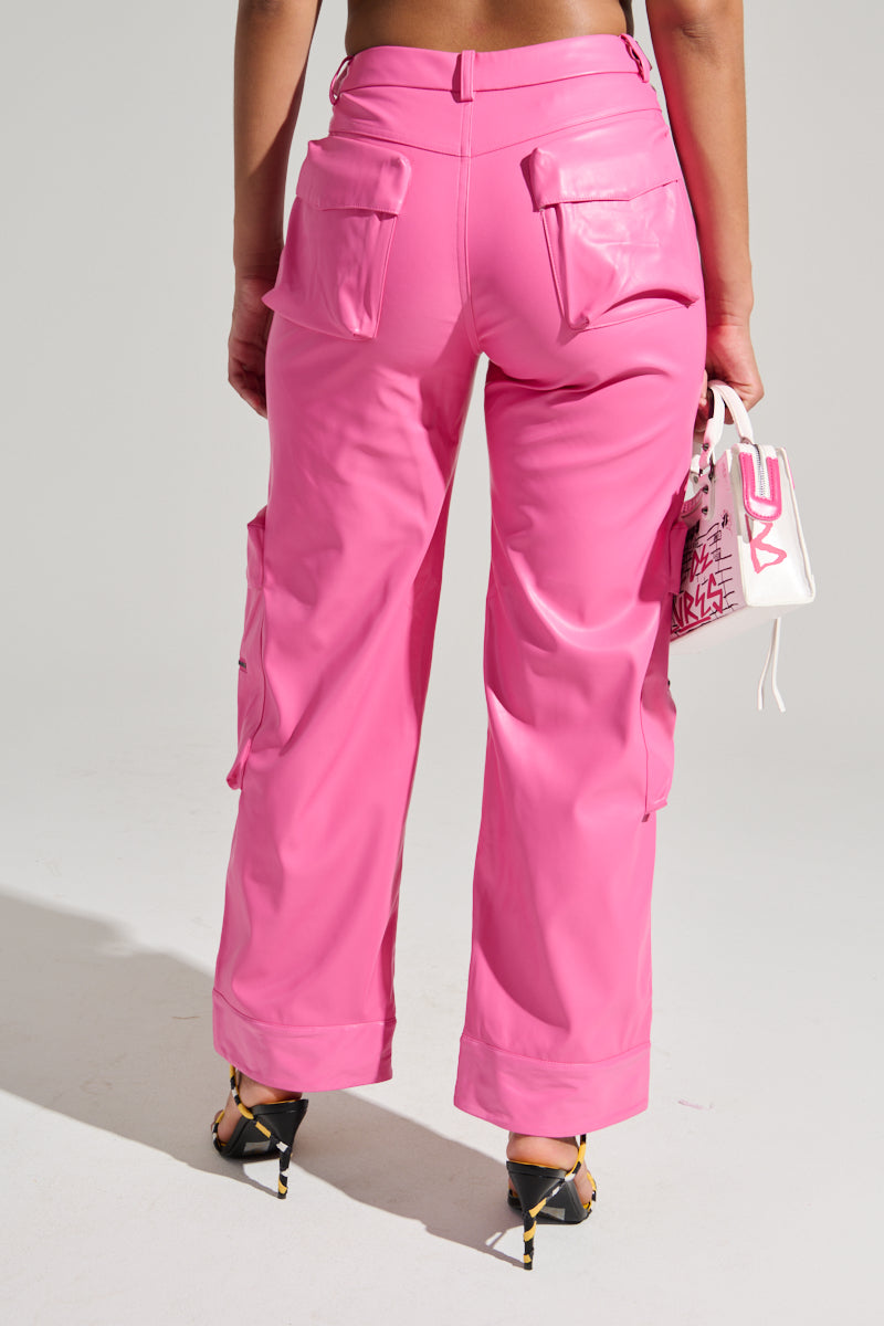 BUBBLEGUM SHORTY CARGO PANT IN PINK