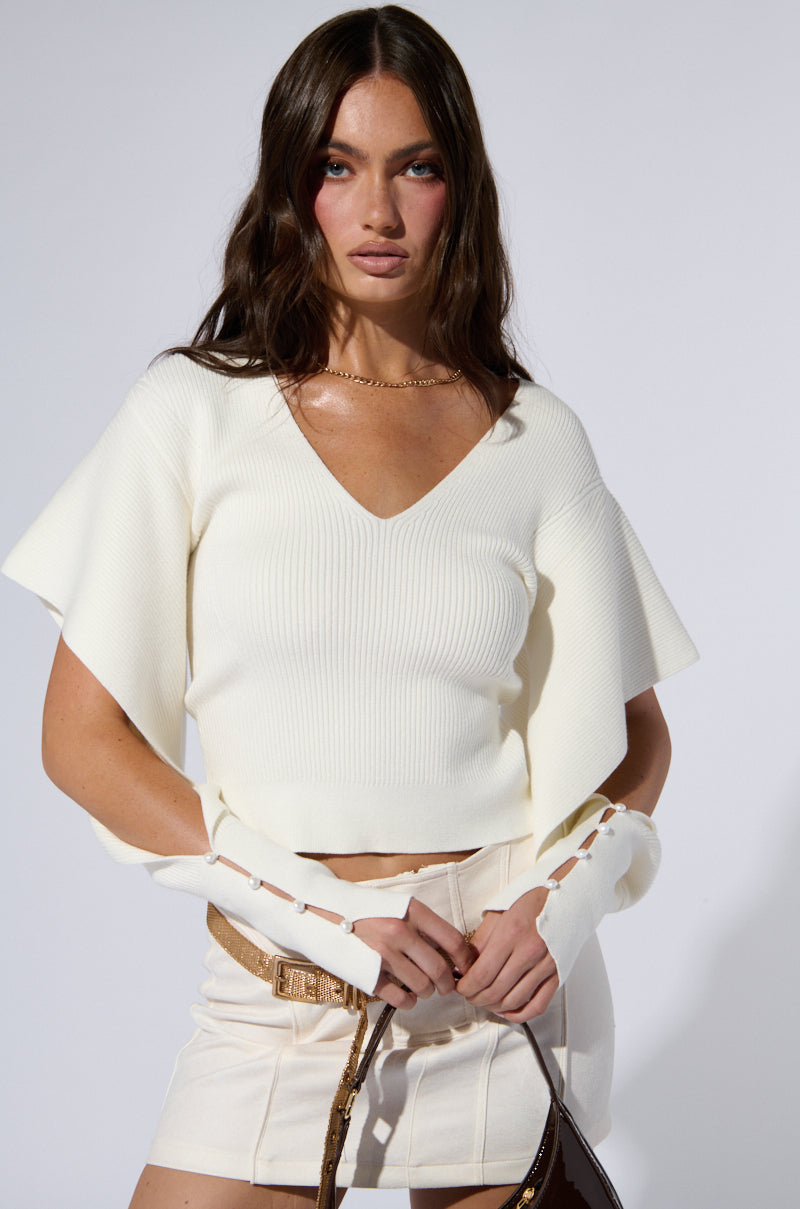 MELANIA LONG SLEEVE FLUTTER SLEEVE SWEATER