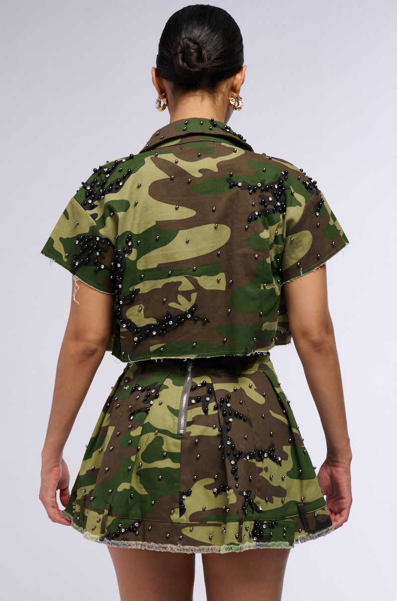 STANDING OVATION CROPPED CAMO SHIRT