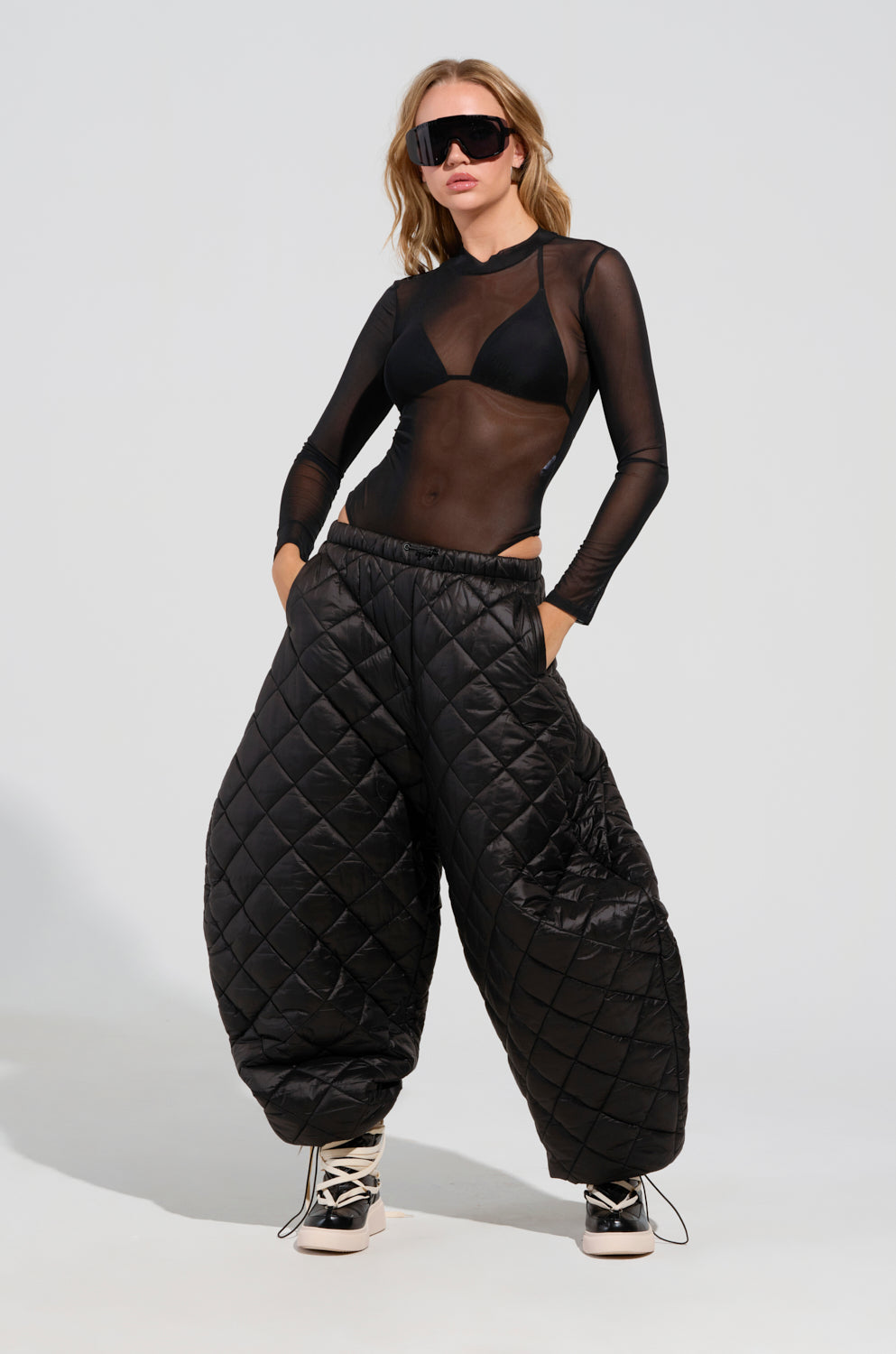 VIVI OVERSIZED PUFFER PANTS IN BLACK