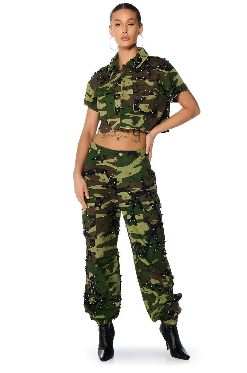 STANDING OVATION CROPPED CAMO SHIRT