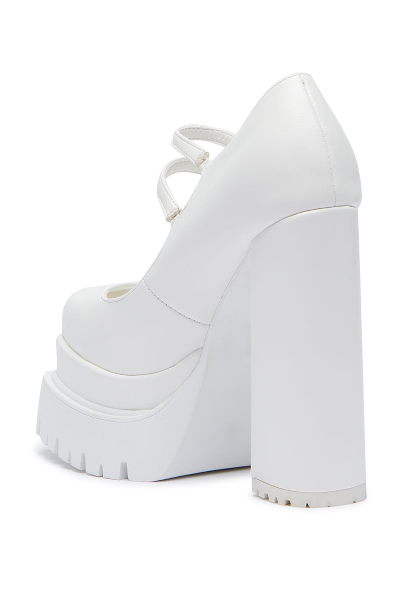 AZALEA WANG VIOLINA WHITE CHUNKY PLAFTFORM PUMP