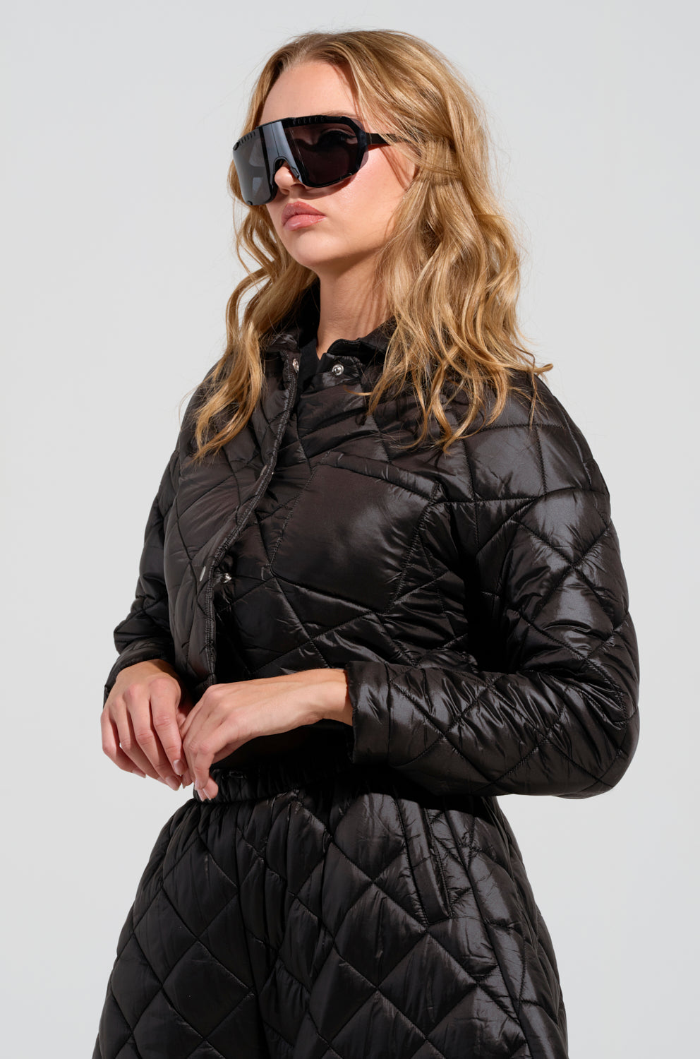 VIVI CROPPED PUFFER BOMBER IN BLACK