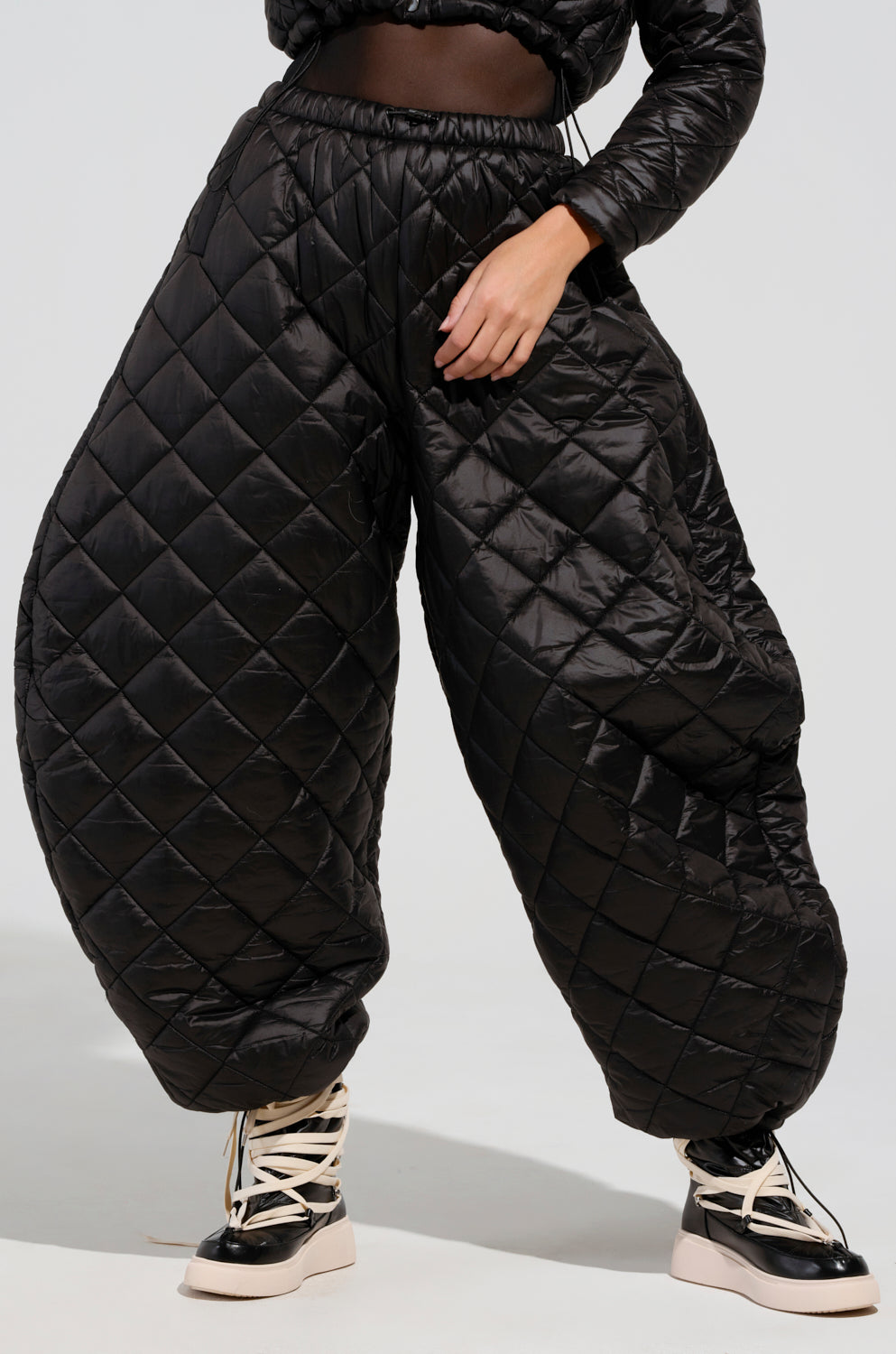 VIVI OVERSIZED PUFFER PANTS IN BLACK