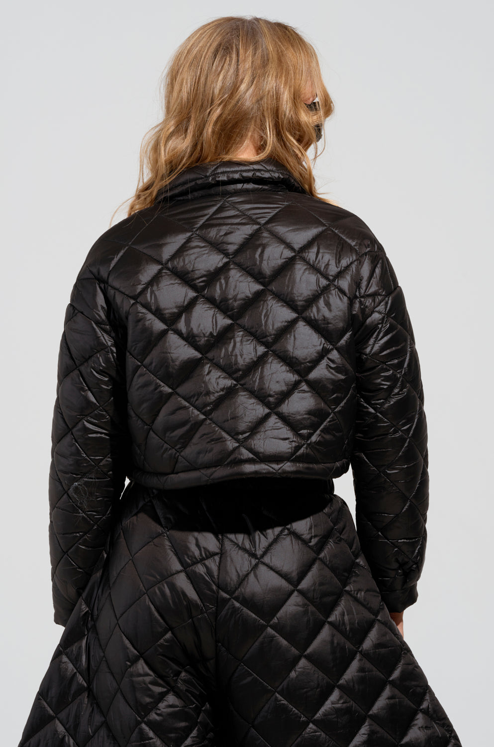 VIVI CROPPED PUFFER BOMBER IN BLACK