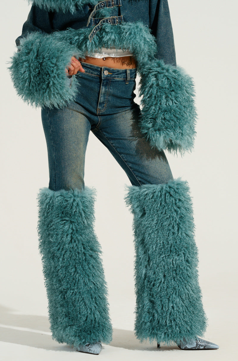 SIT PRETTY FUR TRIM JEANS IN BLUE DENIM