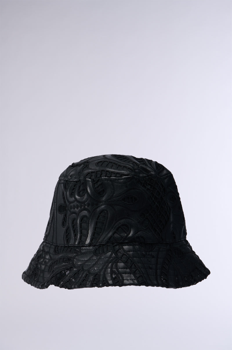 RUNWAY BUCKET HAT