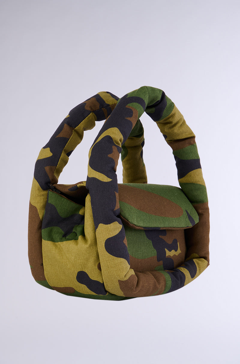 CAMO PUFFER BAG