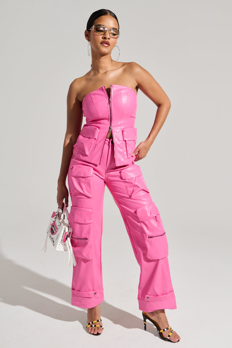 BUBBLEGUM SHORTY CARGO PANT IN PINK