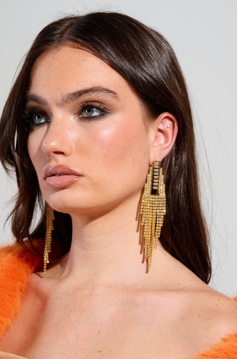 ITS GIVING SEASON EARRING IN GOLD