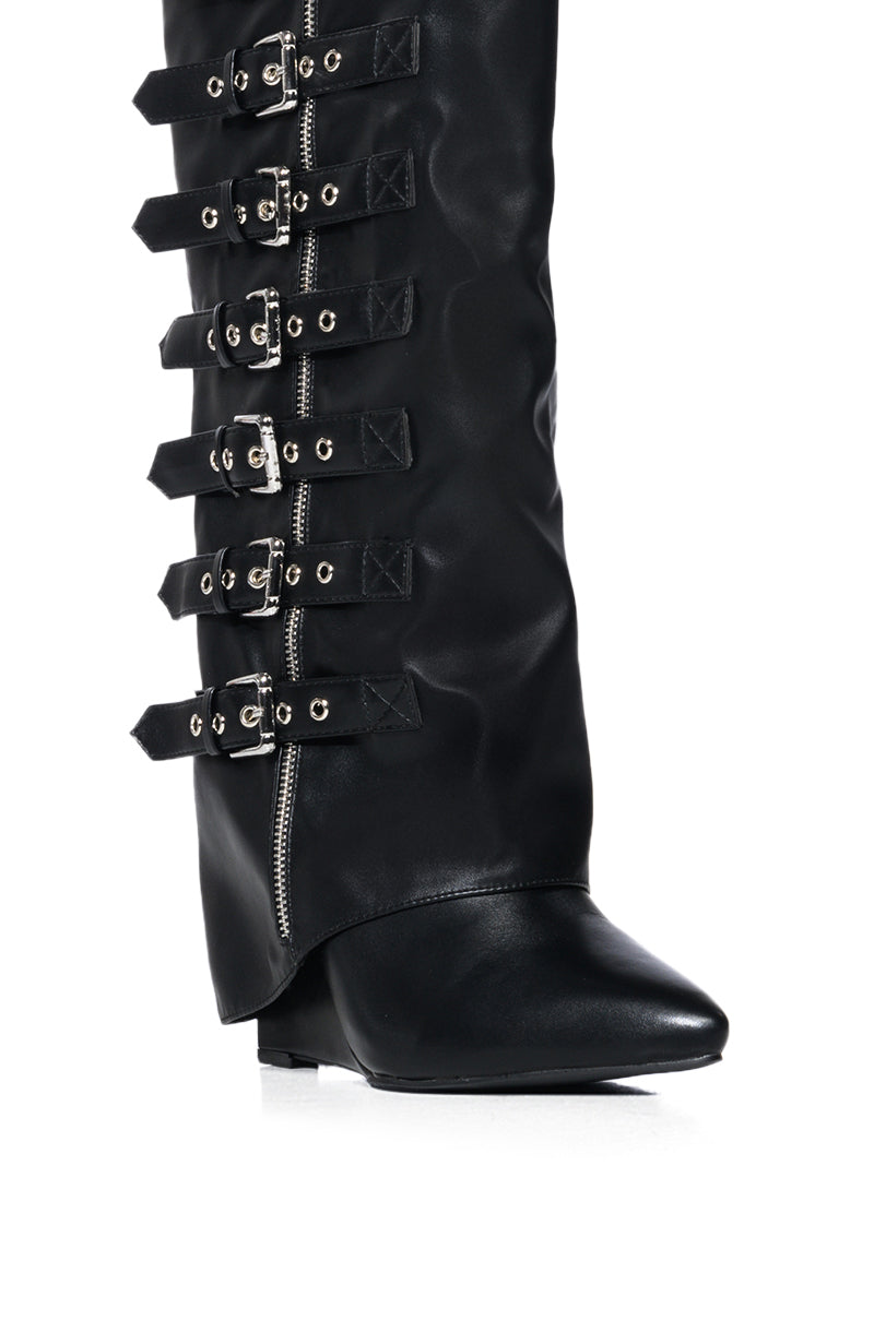 AZALEA WANG RISNA BLACK BUCKLE DETAIL BOOT