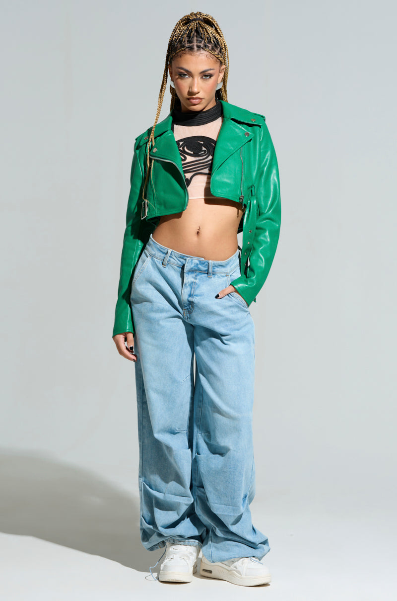 TRIO ESSENTIAL CROPPED MOTO IN GREEN