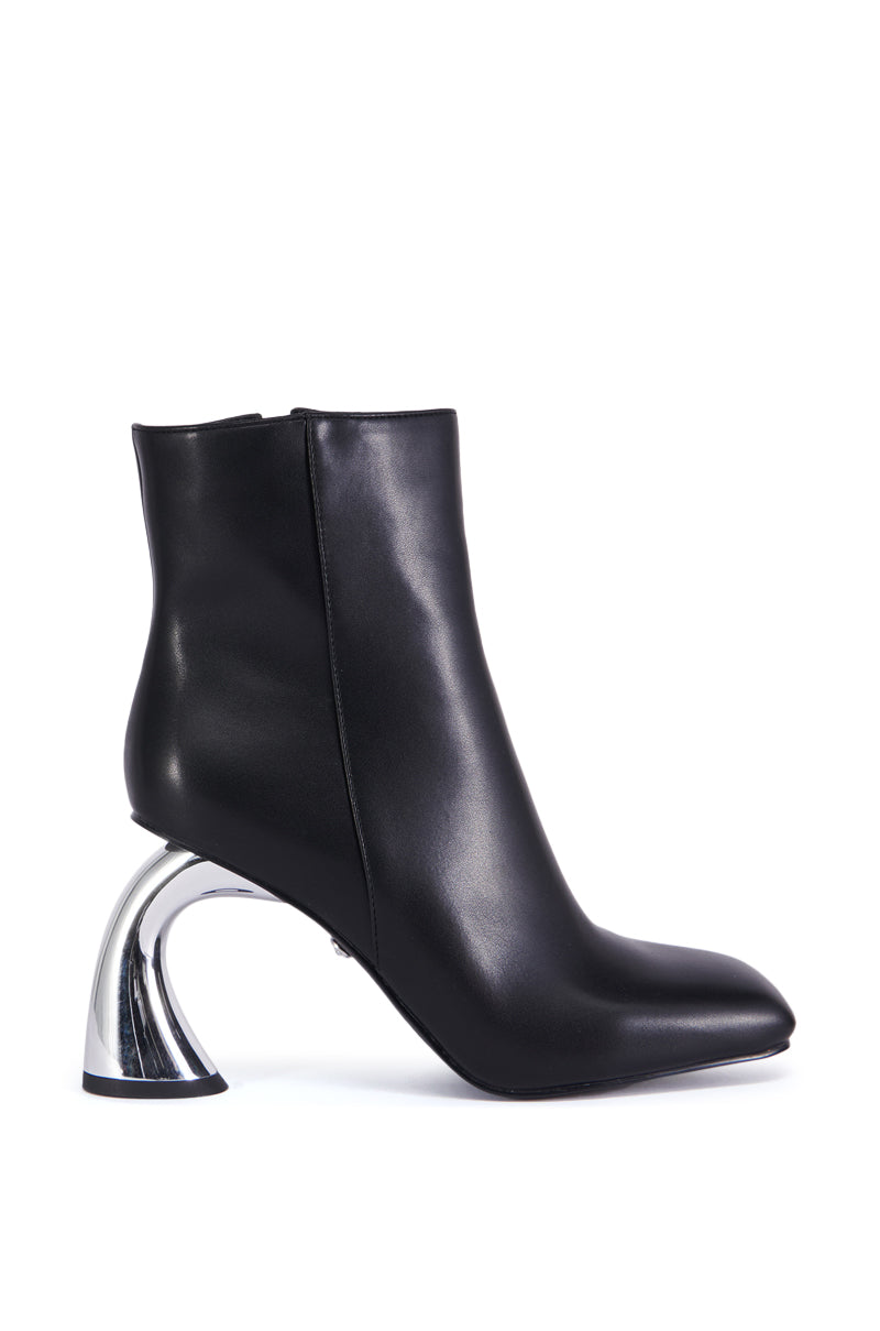 AZALEA WANG DEYCI BLACK ABSTRACT CHUNKY HEEL BOOTIE