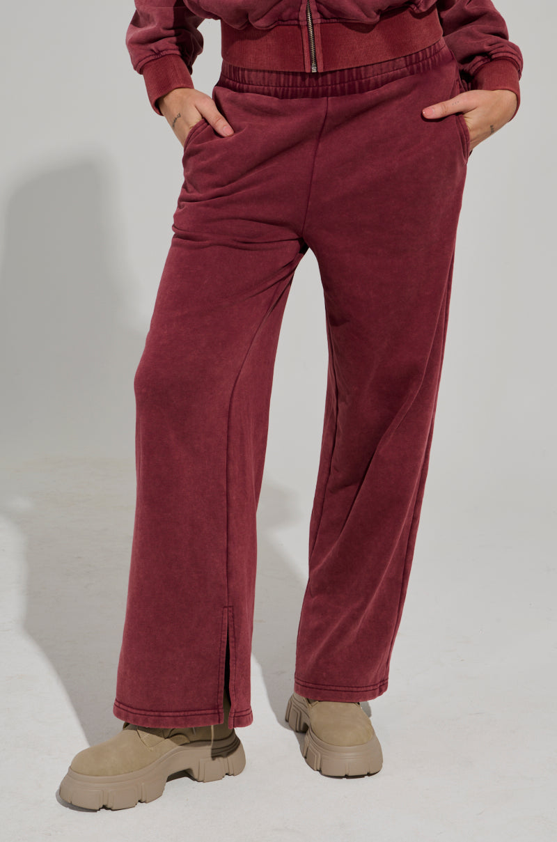 GRAPHIC LANGUAGE MINERAL WASH SWEAT PANT IN BURGUNDY