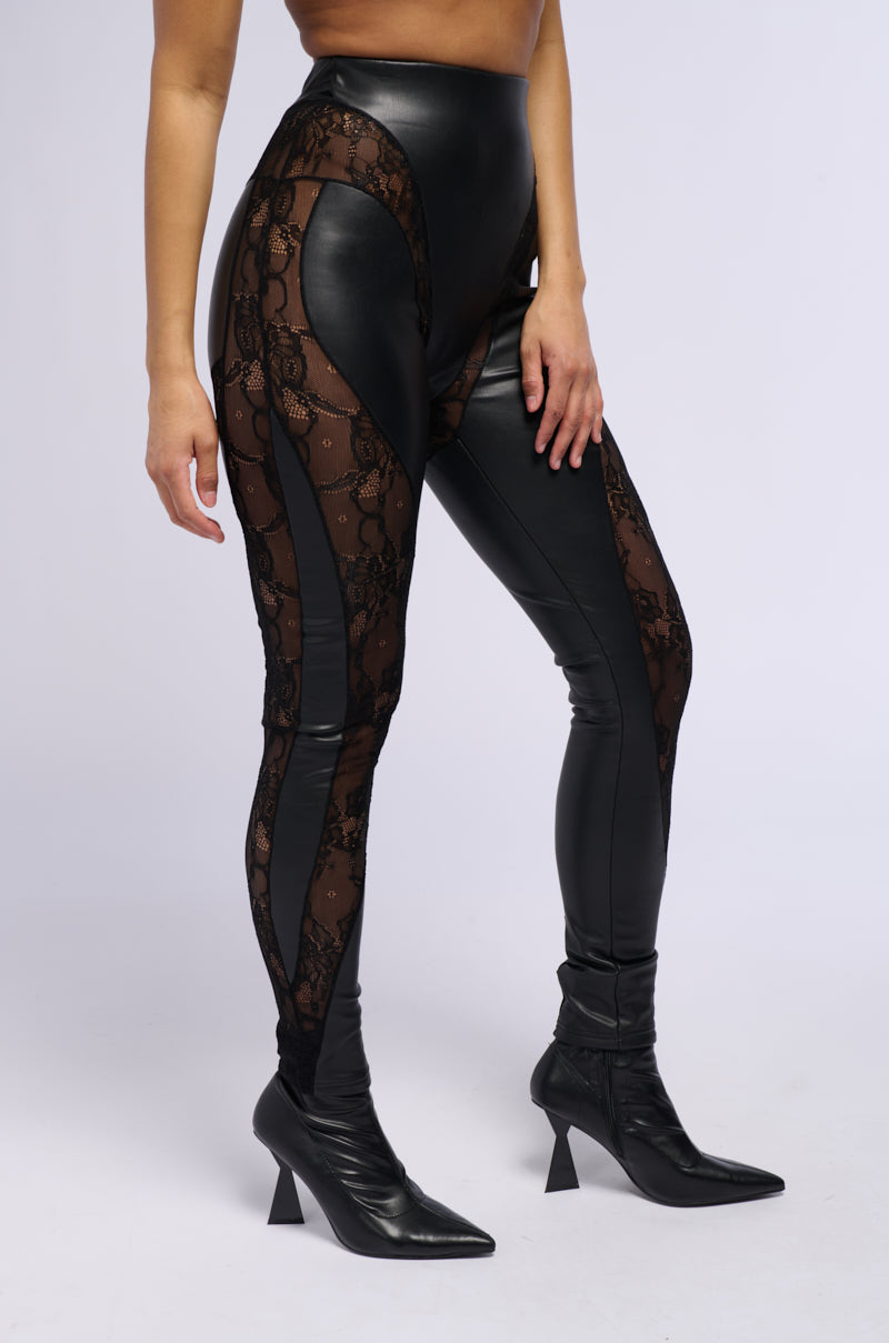 LACE DETAIL PANELED FAUX LEATHER LEGGINGS IN BLACK