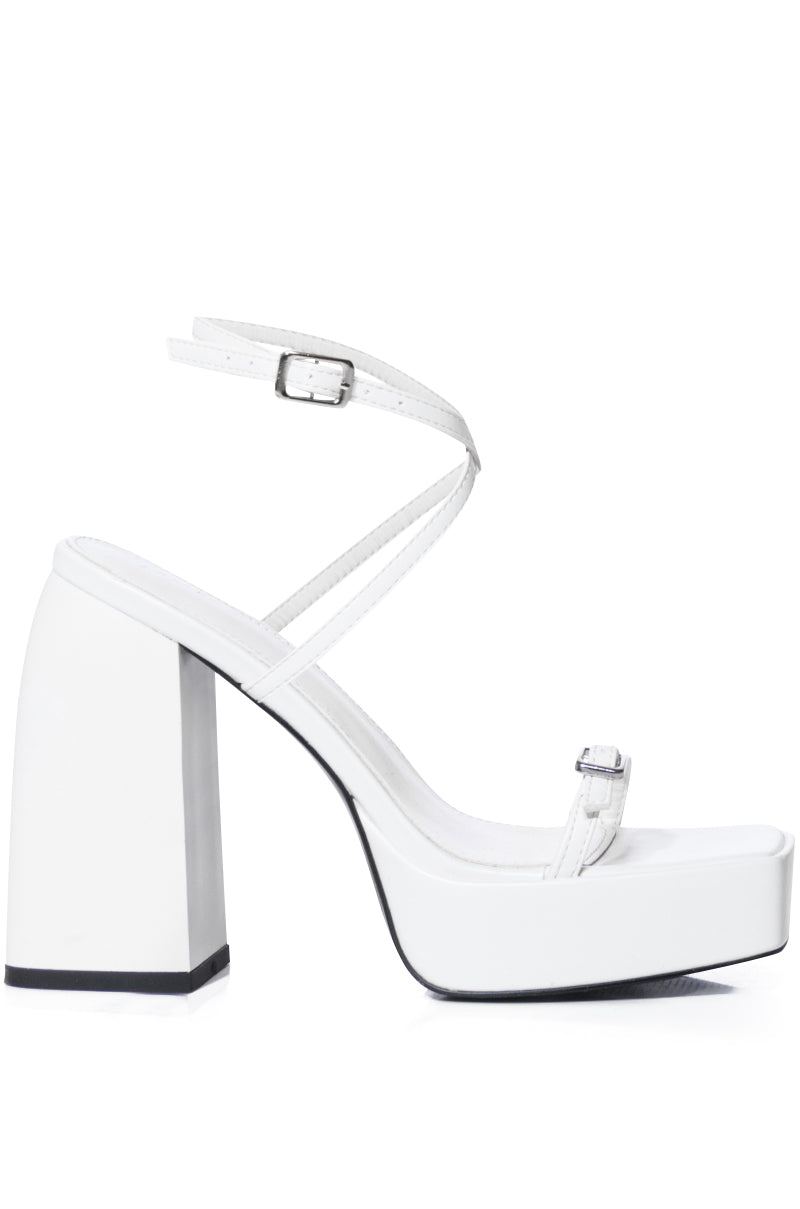 AZALEA WANG LENNOX STRAPPY SANDAL IN CREAM