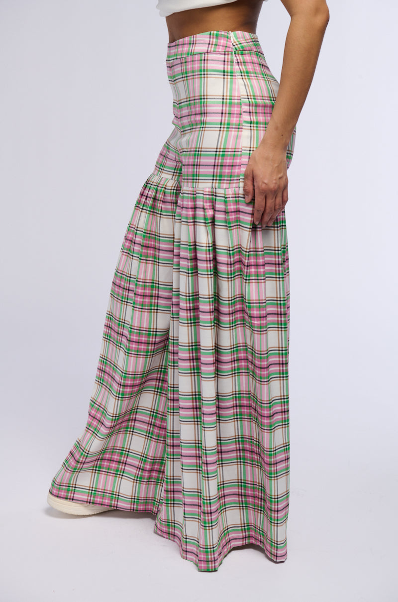 WHATEVER IT IS PLAID PLEATED PANT