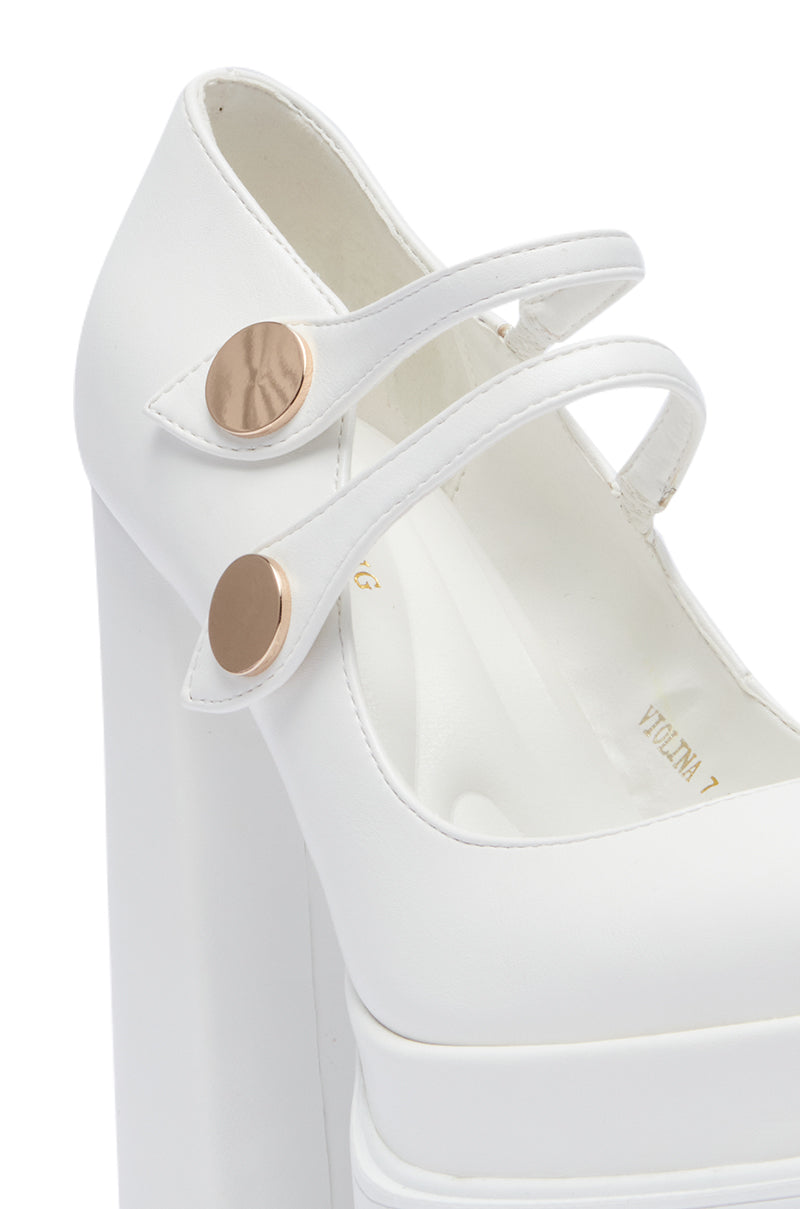 AZALEA WANG VIOLINA WHITE CHUNKY PLAFTFORM PUMP