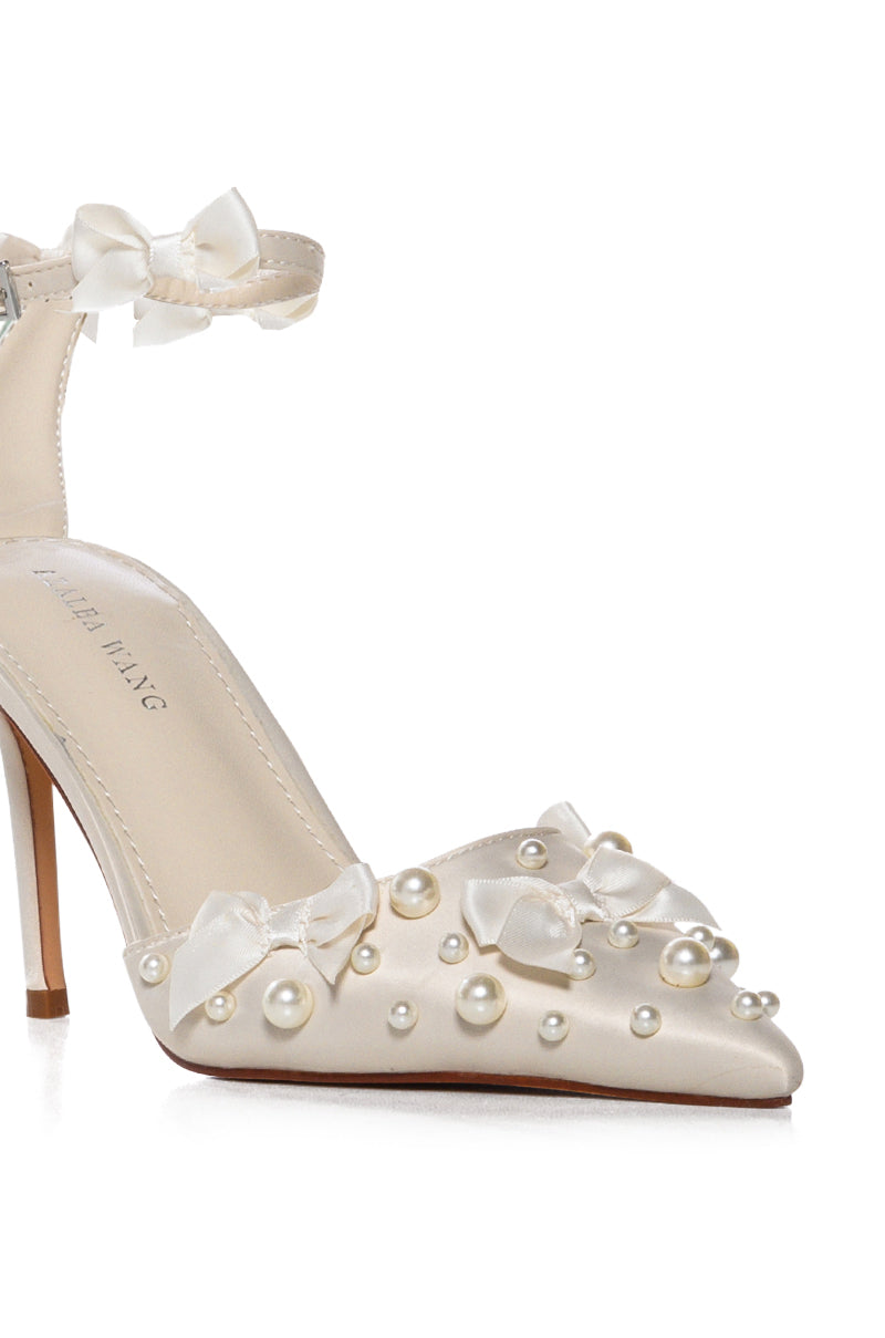 AZALEA WANG ADELIA CREAM BOW EMBELLISHED PUMP