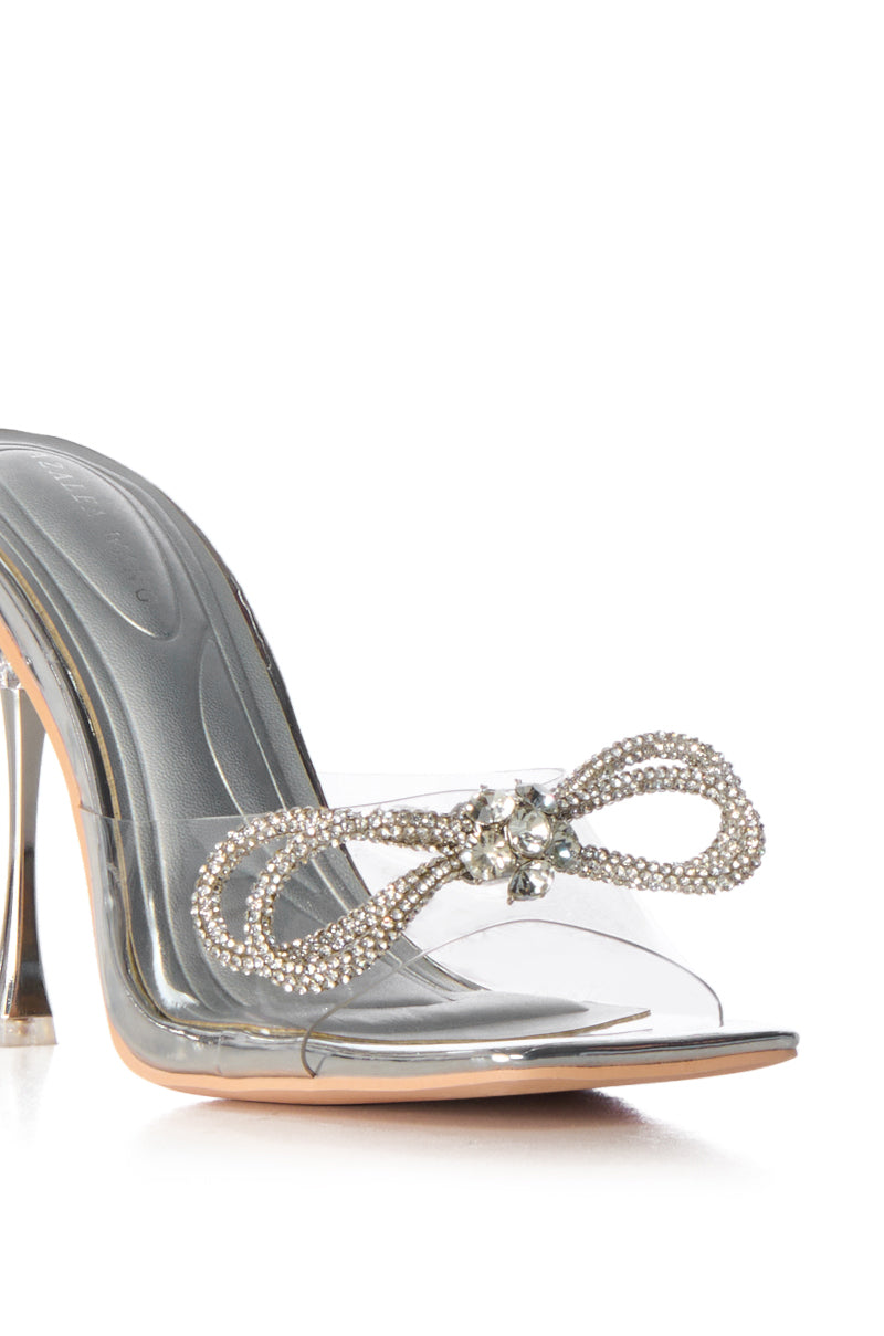 AZALEA WANG ENTRANCING SILVER DIAMOND BOW DETAIL SANDAL